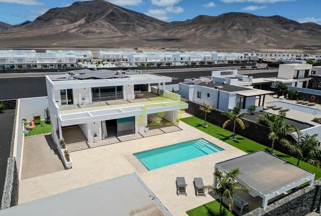 7 Zimmer Villa zu verkaufen in Playa Blanca, Yaiza mit Pool Garage - 1.900.000 € (Ref: 9138456)