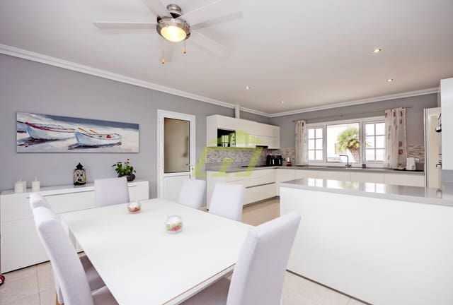 3 Zimmer Villa zu verkaufen in Yaiza mit Pool Garage - 565.000 € (Ref: 9142358)