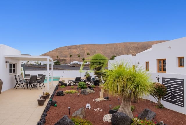3 Zimmer Villa zu verkaufen in Yaiza mit Pool Garage - 565.000 € (Ref: 9142358)
