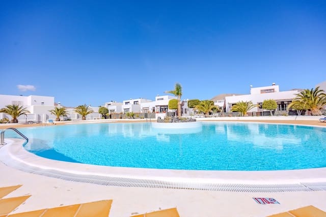 1 Zimmer Bungalow zu verkaufen in Puerto Calero, Yaiza mit Pool - 245.000 € (Ref: 9142423)