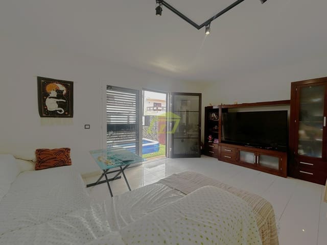 6 soveværelse Rækkehus til salg i San Bartolomé med garage - € 375.000 (Ref: 9151020)