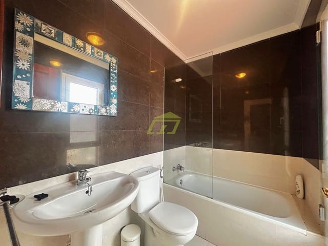 6 slaapkamer Rijtjeshuis te koop in San Bartolomé met garage - € 375.000 (Ref: 9151020)