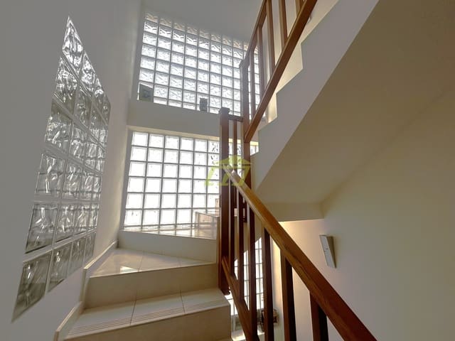 6 slaapkamer Rijtjeshuis te koop in San Bartolomé met garage - € 375.000 (Ref: 9151020)