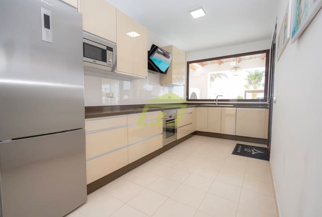 3 quarto Moradia para venda em Playa Blanca, Yaiza com piscina garagem - 597 500 € (Ref: 9161523)