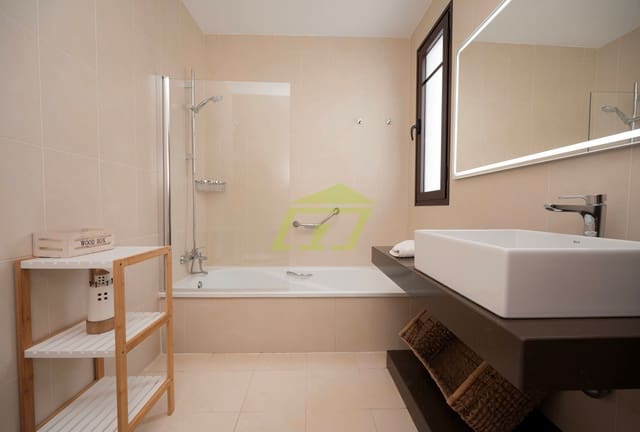 3 quarto Moradia para venda em Playa Blanca, Yaiza com piscina garagem - 597 500 € (Ref: 9161523)