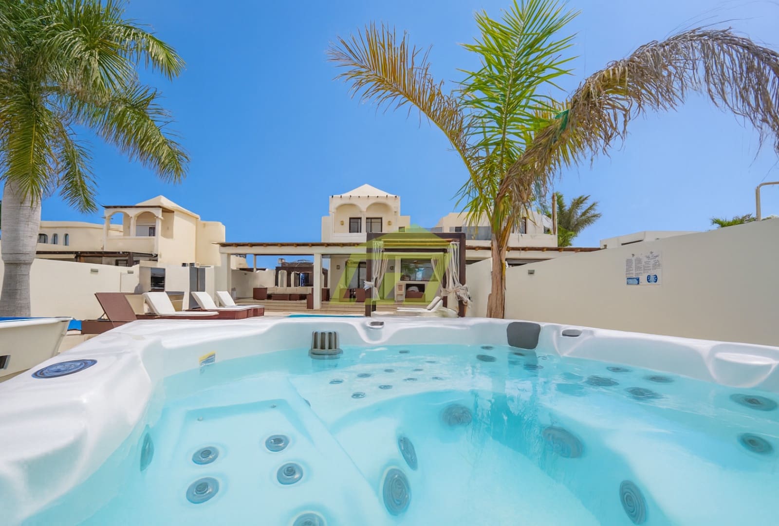 3 bedroom Villa for sale in Playa Blanca with pool garage - € 597,500 (Ref: 9161523)
