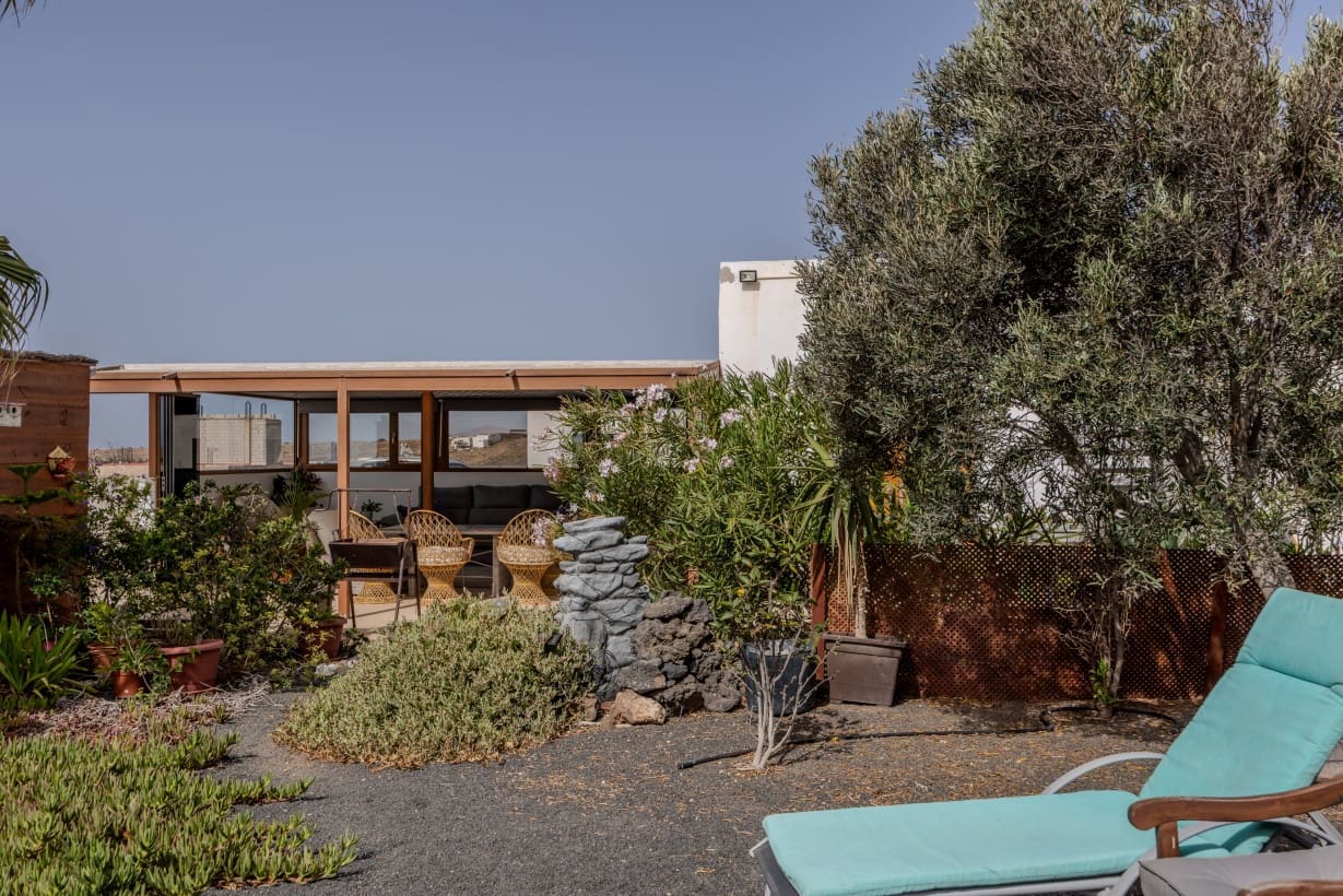 2 bedroom Villa for sale in Arrecife with garage - € 350,000 (Ref: 9172420)