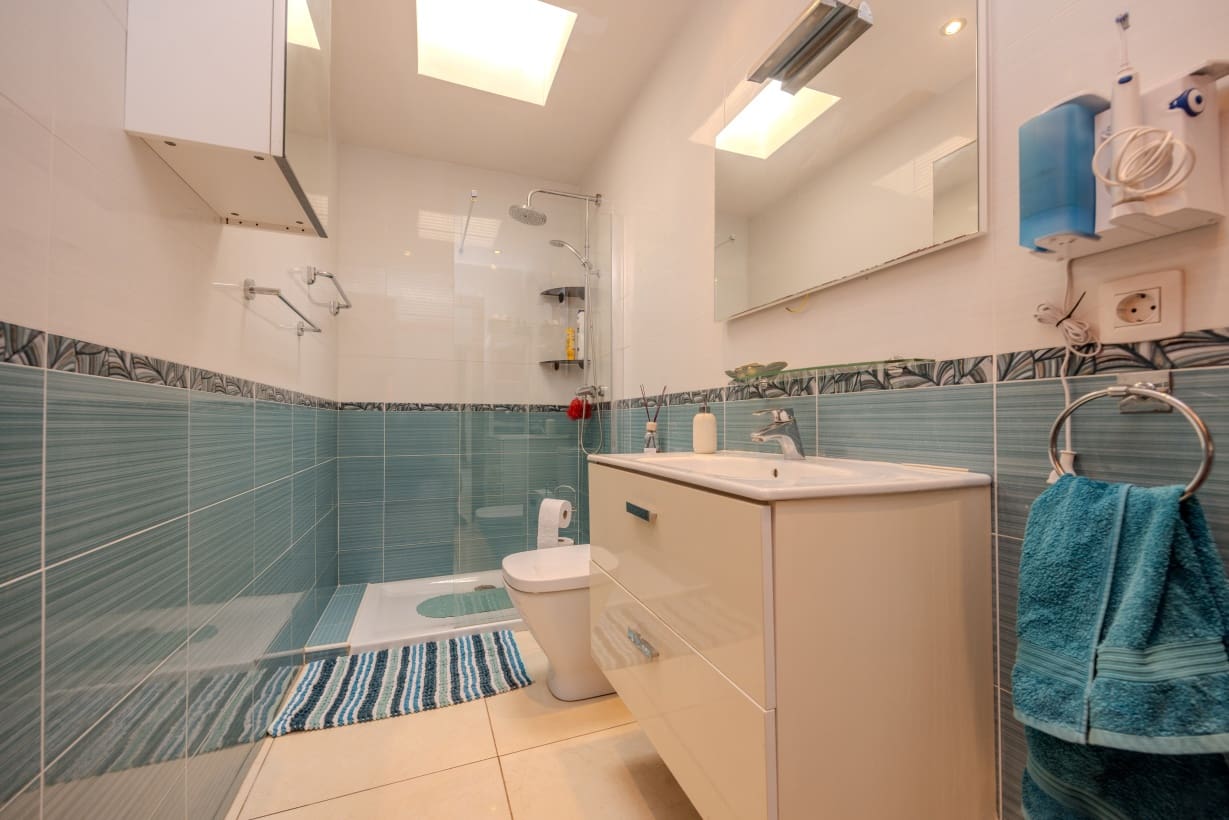 2 bedroom Villa for sale in Arrecife with garage - € 350,000 (Ref: 9172420)