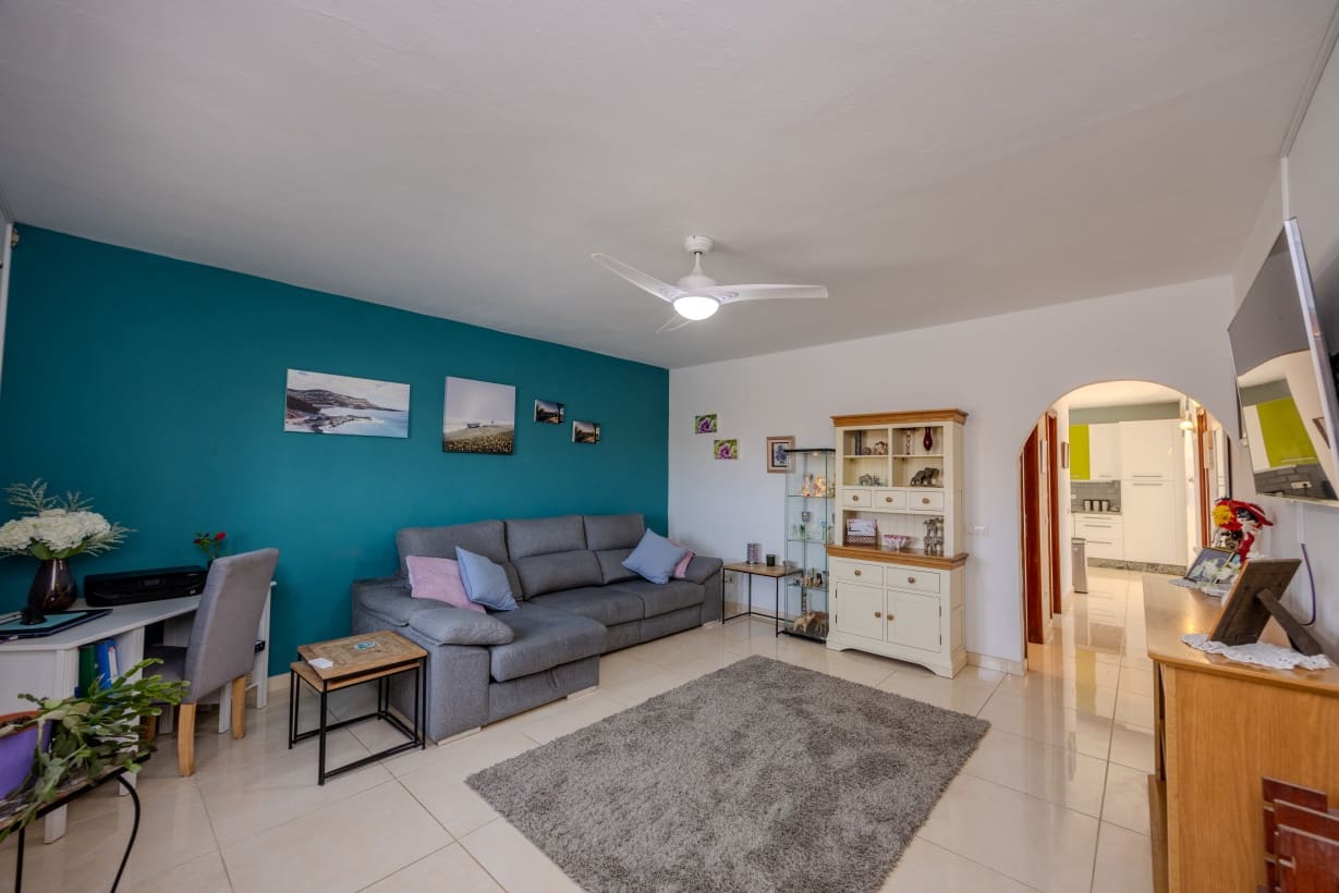 2 bedroom Villa for sale in Arrecife with garage - € 350,000 (Ref: 9172420)