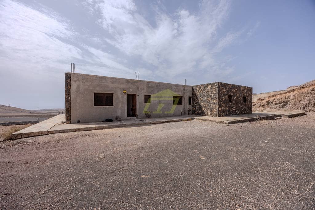 3 soveværelse Villa til salg i Uga med swimmingpool garage - € 359.000 (Ref: 9191723)