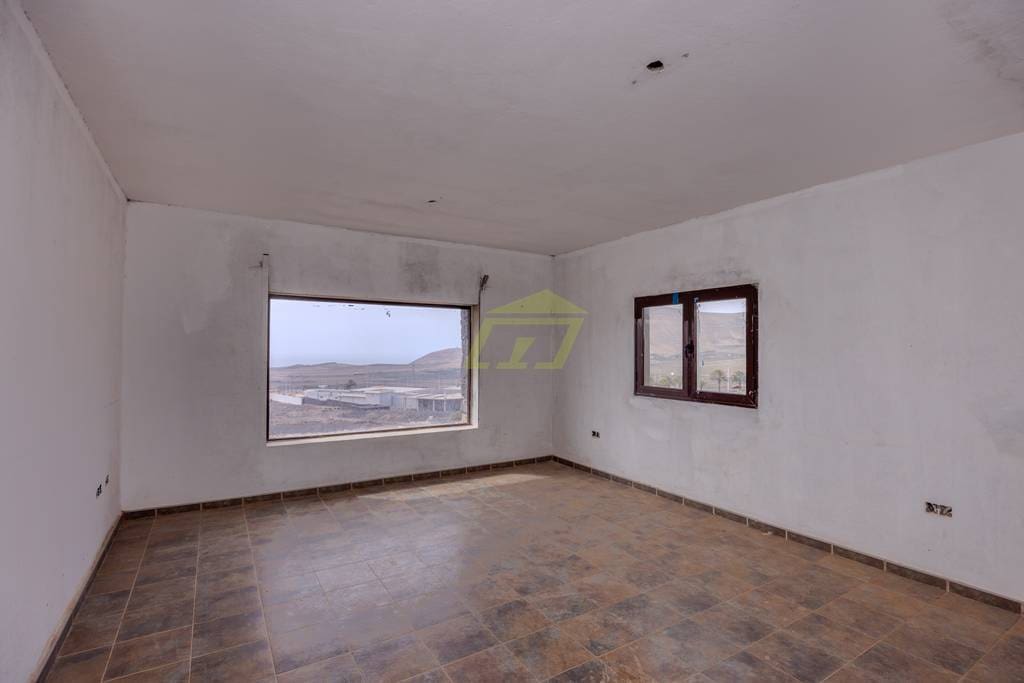 3 soveværelse Villa til salg i Uga med swimmingpool garage - € 359.000 (Ref: 9191723)