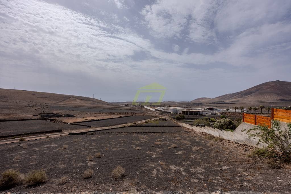 3 soveværelse Villa til salg i Uga med swimmingpool garage - € 359.000 (Ref: 9191723)