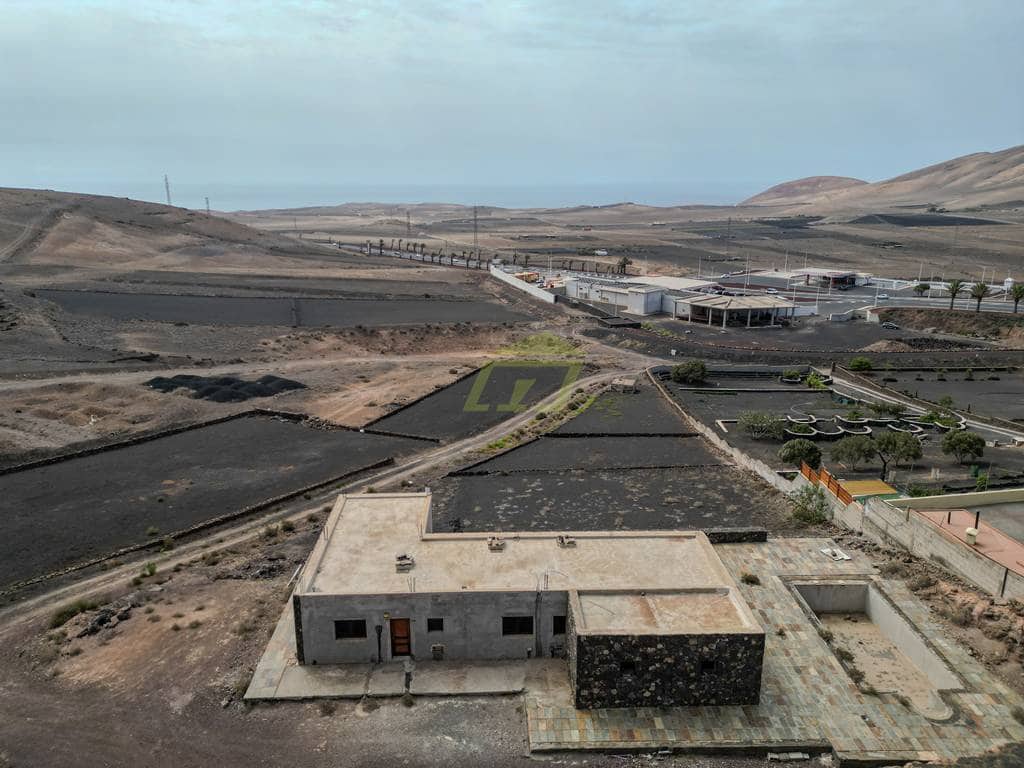 3 soveværelse Villa til salg i Uga med swimmingpool garage - € 359.000 (Ref: 9191723)