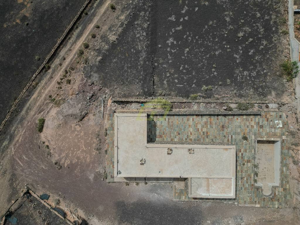 3 soveværelse Villa til salg i Uga med swimmingpool garage - € 359.000 (Ref: 9191723)