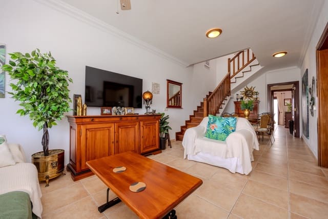 3 slaapkamer Rijtjeshuis te koop in Playa Blanca, Yaiza met zwembad garage - € 429.000 (Ref: 9191724)