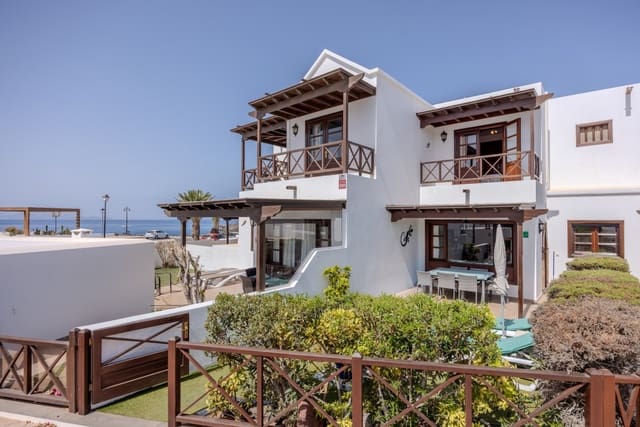 3 slaapkamer Rijtjeshuis te koop in Playa Blanca, Yaiza met zwembad garage - € 429.000 (Ref: 9191724)