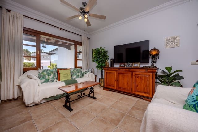 3 slaapkamer Rijtjeshuis te koop in Playa Blanca, Yaiza met zwembad garage - € 429.000 (Ref: 9191724)