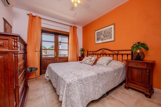 3 slaapkamer Rijtjeshuis te koop in Playa Blanca, Yaiza met zwembad garage - € 429.000 (Ref: 9191724)