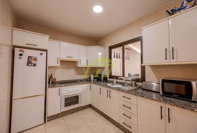 2 slaapkamer Halfvrijstaande villa te koop in Playa Blanca, Yaiza - € 390.000 (Ref: 9193162)