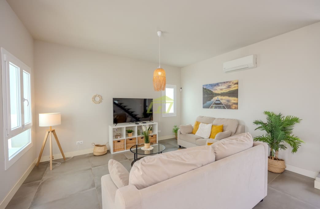 3 soveværelse Villa til salg i Costa Teguise med garage - € 598.000 (Ref: 9200873)