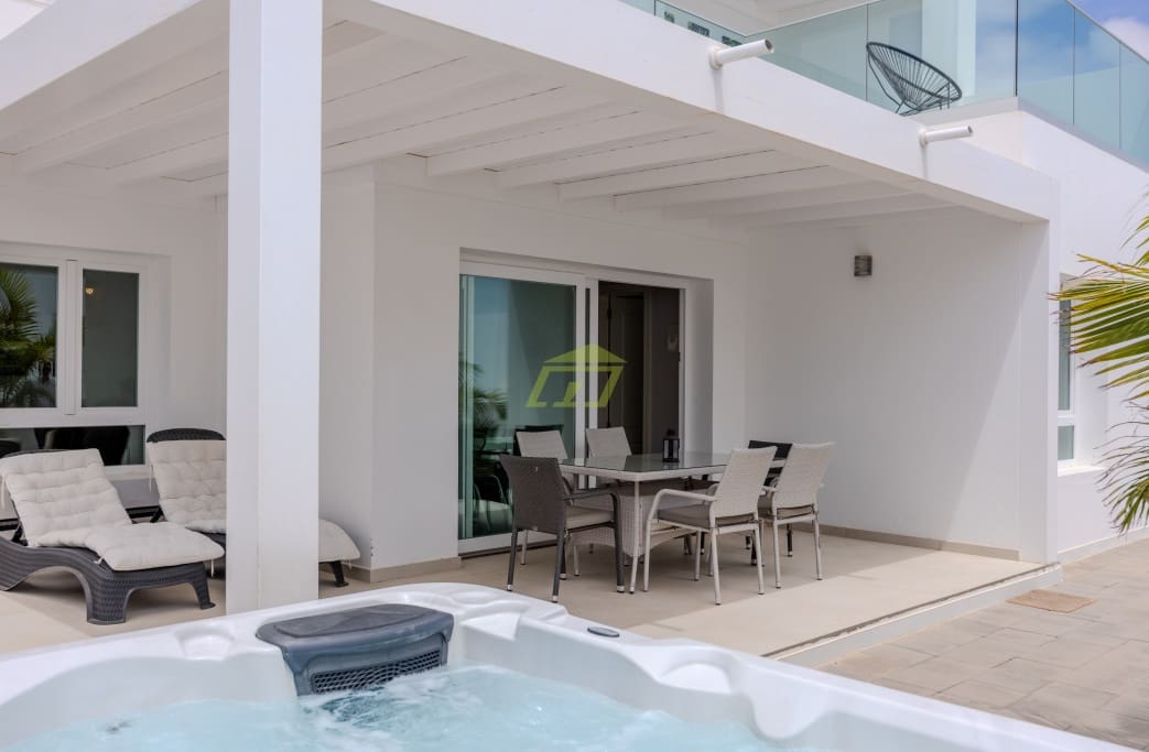 3 soveværelse Villa til salg i Costa Teguise med garage - € 598.000 (Ref: 9200873)
