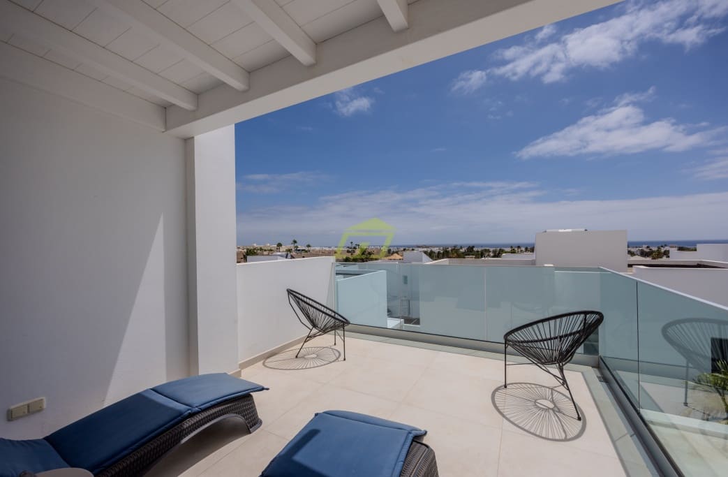 3 soveværelse Villa til salg i Costa Teguise med garage - € 598.000 (Ref: 9200873)