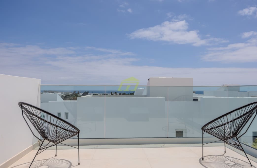 3 soveværelse Villa til salg i Costa Teguise med garage - € 598.000 (Ref: 9200873)