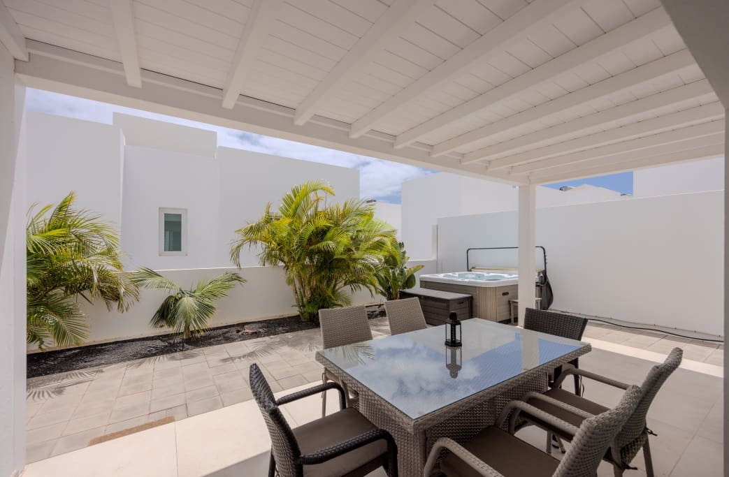 3 soveværelse Villa til salg i Costa Teguise med garage - € 598.000 (Ref: 9200873)