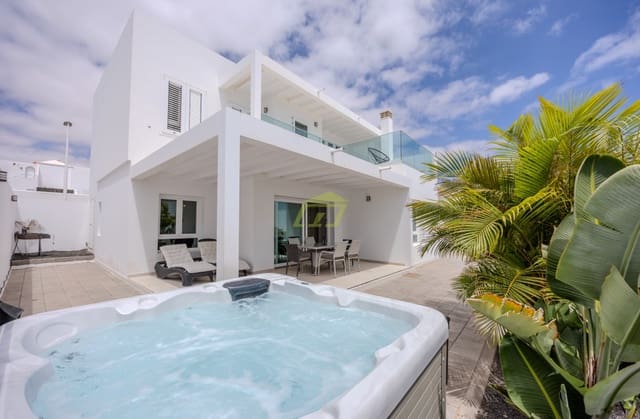 3 soveværelse Villa til salg i Costa Teguise, Teguise med garage - € 598.000 (Ref: 9200873)