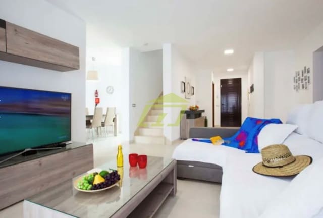 4 slaapkamer Halfvrijstaande villa te koop in Playa Blanca, Yaiza met zwembad garage - € 669.000 (Ref: 9203159)