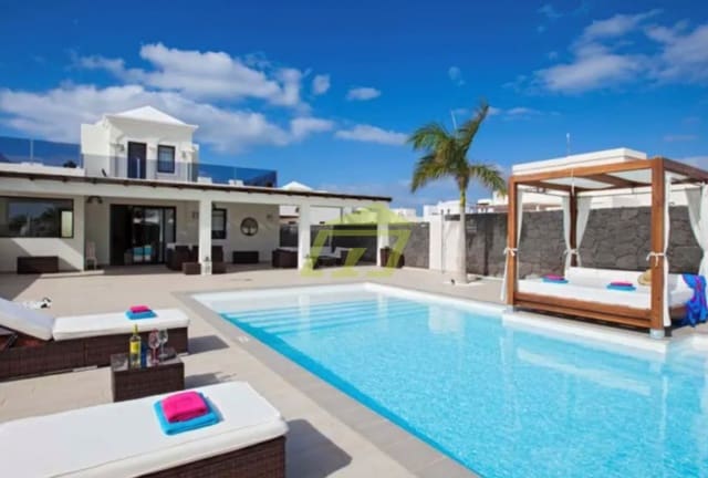 4 slaapkamer Halfvrijstaande villa te koop in Playa Blanca, Yaiza met zwembad garage - € 669.000 (Ref: 9203159)