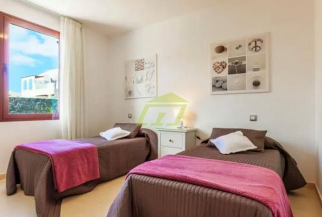 4 slaapkamer Halfvrijstaande villa te koop in Playa Blanca, Yaiza met zwembad garage - € 669.000 (Ref: 9203159)