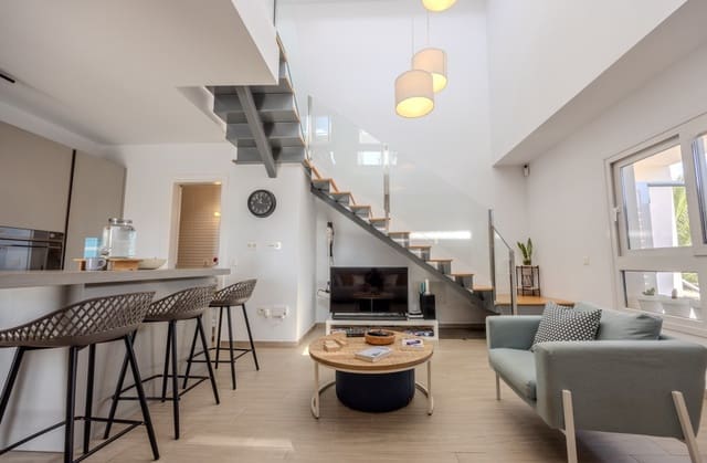 4 slaapkamer Halfvrijstaande villa te koop in Costa Teguise, Teguise met garage - € 395.000 (Ref: 9237704)