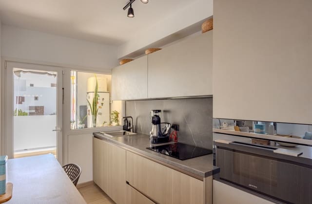 4 slaapkamer Halfvrijstaande villa te koop in Costa Teguise, Teguise met garage - € 395.000 (Ref: 9237704)