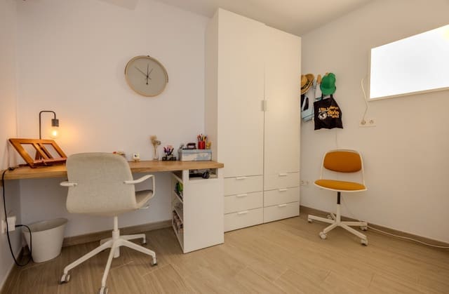 4 slaapkamer Halfvrijstaande villa te koop in Costa Teguise, Teguise met garage - € 395.000 (Ref: 9237704)