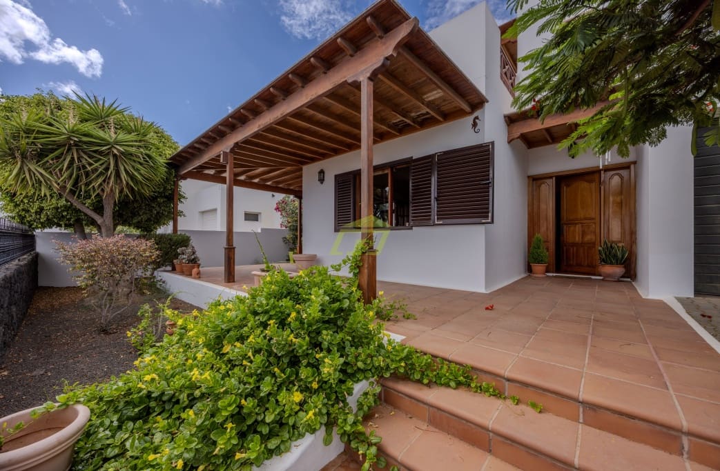 4 soveværelse Villa til salg i Tahiche med garage - € 499.000 (Ref: 9282585)