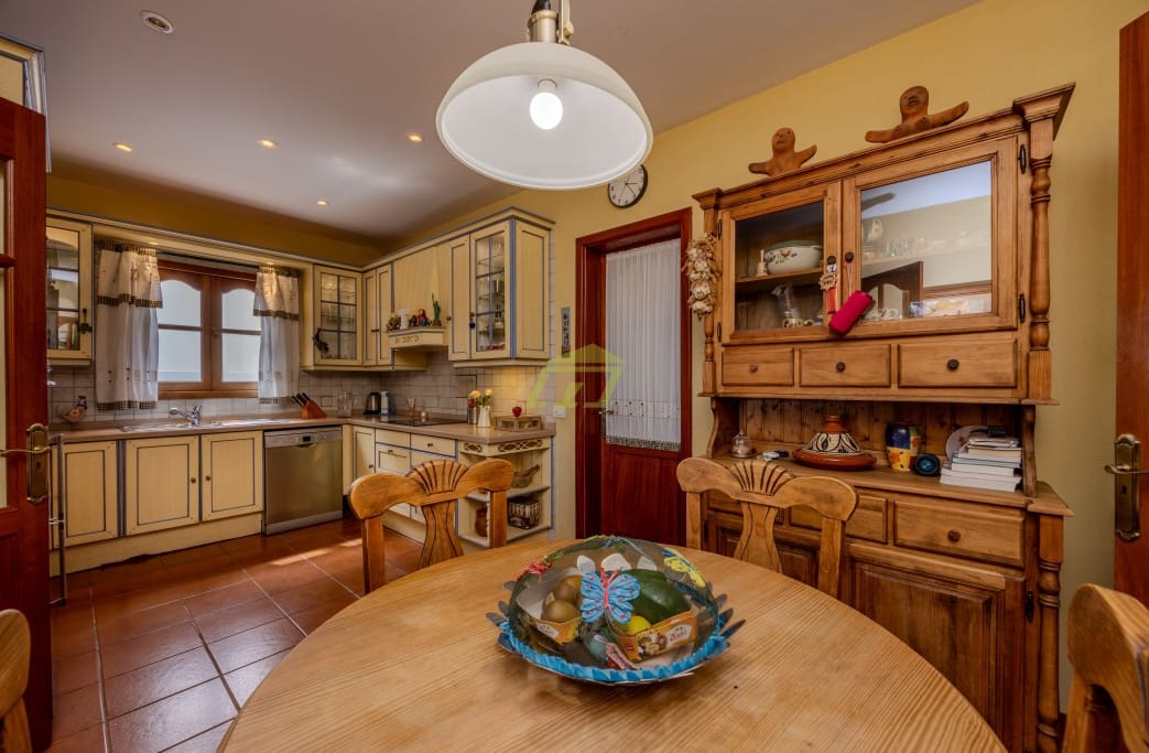 4 soveværelse Villa til salg i Tahiche med garage - € 499.000 (Ref: 9282585)