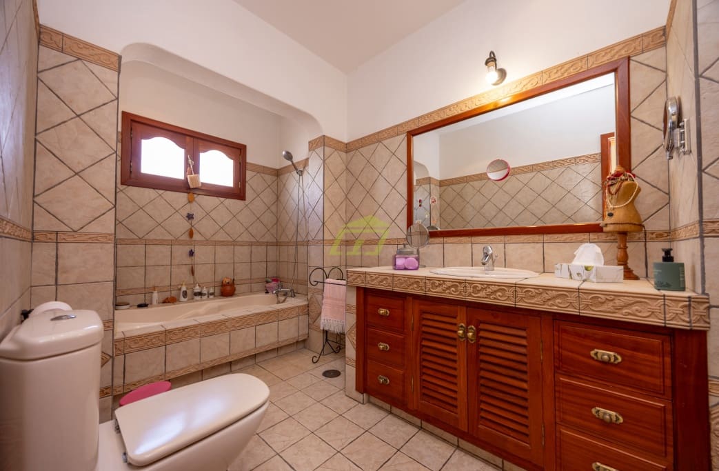 4 soveværelse Villa til salg i Tahiche med garage - € 499.000 (Ref: 9282585)