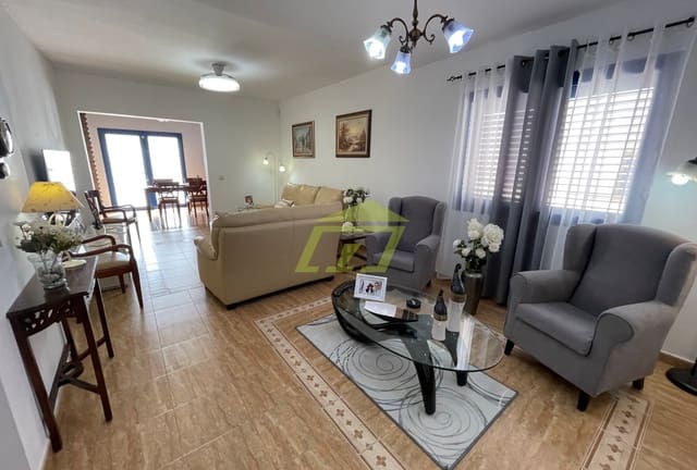 3 slaapkamer Rijtjeshuis te koop in Playa Blanca, Yaiza met garage - € 375.000 (Ref: 9298741)