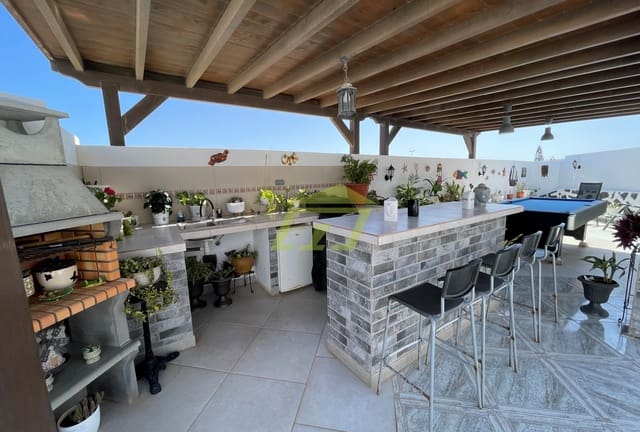 3 slaapkamer Rijtjeshuis te koop in Playa Blanca, Yaiza met garage - € 375.000 (Ref: 9298741)