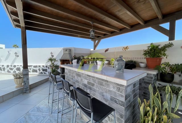 3 slaapkamer Rijtjeshuis te koop in Playa Blanca, Yaiza met garage - € 375.000 (Ref: 9298741)