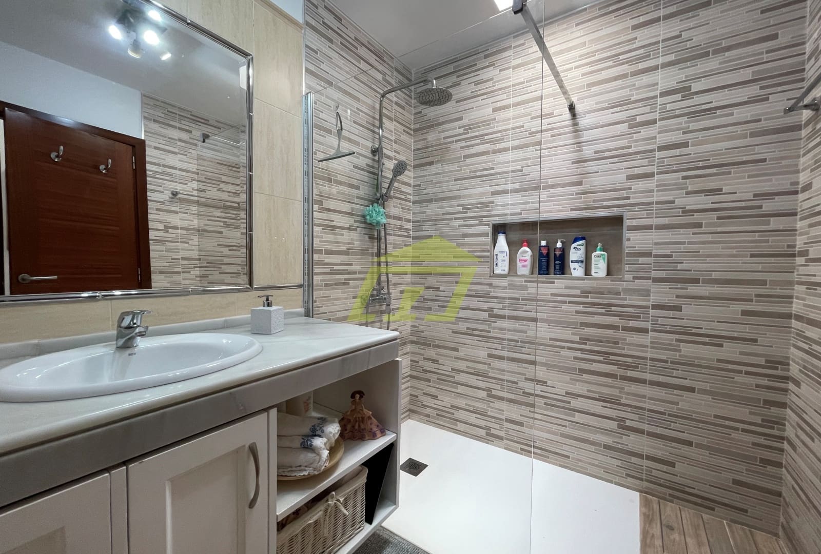 3 slaapkamer Rijtjeshuis te koop in Playa Blanca met garage - € 375.000 (Ref: 9298741)