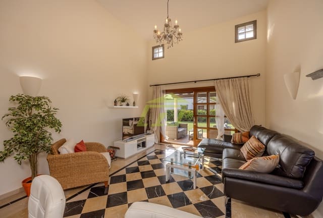 2 chambre Villa/Maison à vendre à Playa Blanca, Yaiza avec piscine garage - 485 000 € (Ref: 9301912)