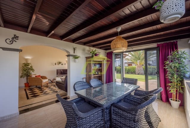 2 chambre Villa/Maison à vendre à Playa Blanca, Yaiza avec piscine garage - 485 000 € (Ref: 9301912)