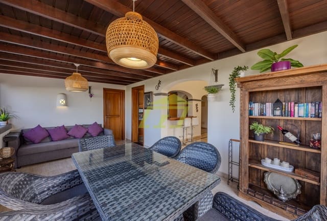 2 chambre Villa/Maison à vendre à Playa Blanca, Yaiza avec piscine garage - 485 000 € (Ref: 9301912)