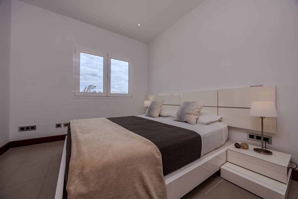 5 soverom Villa til salgs i Puerto Calero med svømmebasseng garasje - € 1 450 000 (Ref: 9301932)