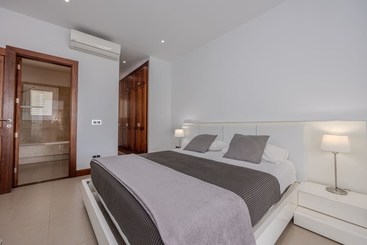 5 soverom Villa til salgs i Puerto Calero med svømmebasseng garasje - € 1 450 000 (Ref: 9301932)