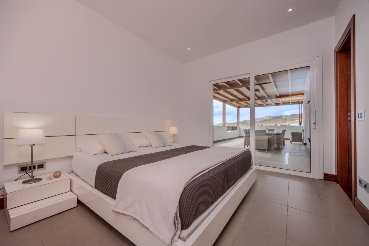 5 soverom Villa til salgs i Puerto Calero med svømmebasseng garasje - € 1 450 000 (Ref: 9301932)