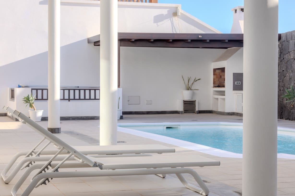 5 soverom Villa til salgs i Puerto Calero med svømmebasseng garasje - € 1 450 000 (Ref: 9301932)