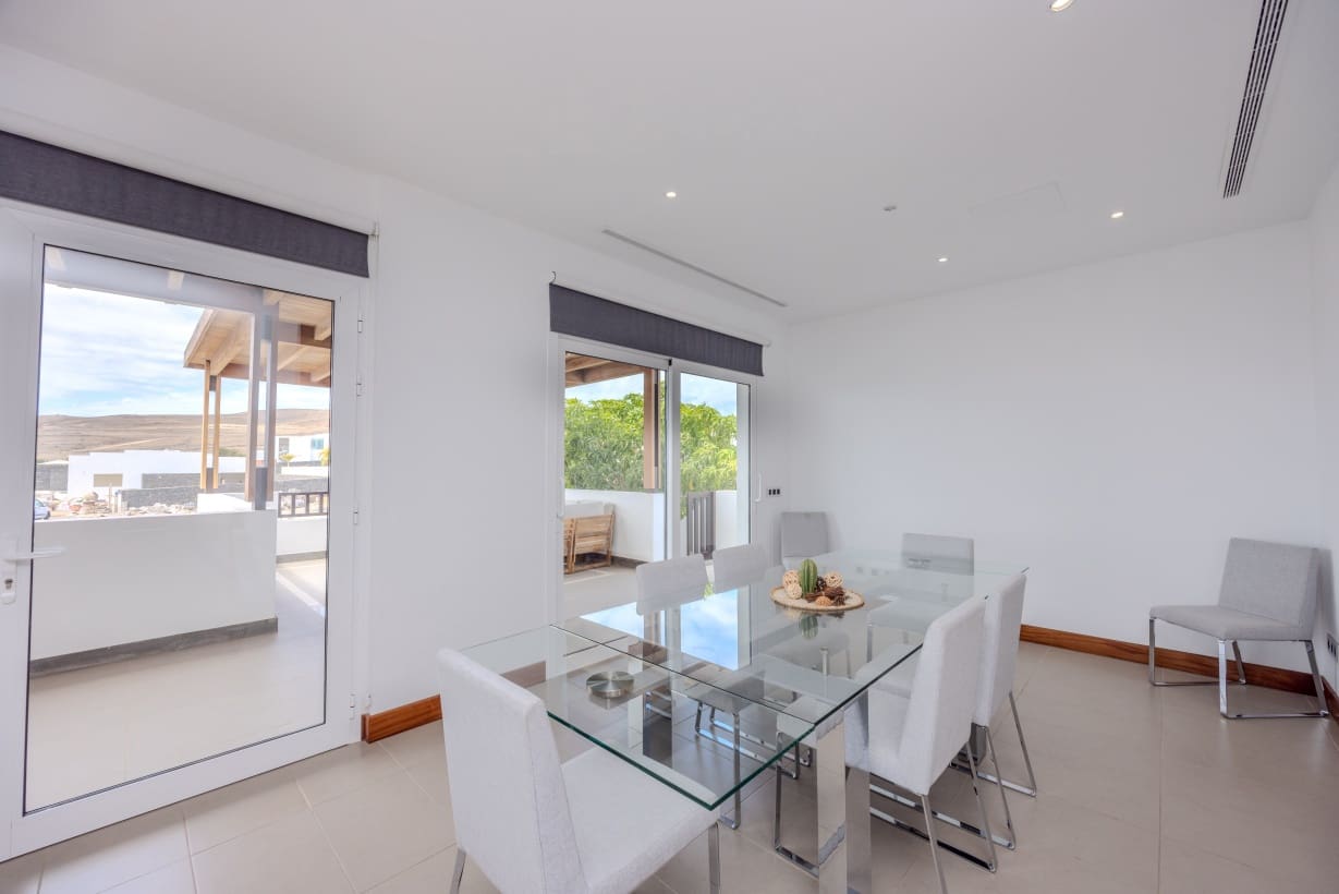 5 soverom Villa til salgs i Puerto Calero med svømmebasseng garasje - € 1 450 000 (Ref: 9301932)